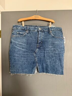 Old Navy High-Rise Jean Skirt – Size 14, Stretchy Denim, NWT Women’s Bottom